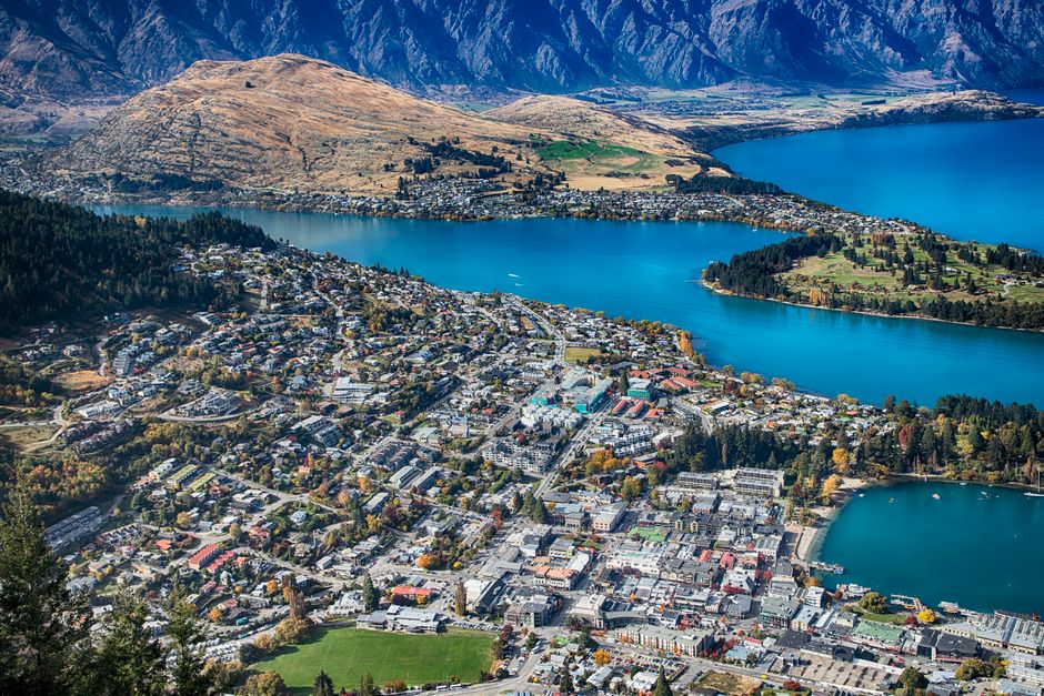 Breathtaking aerial view of Queenstown, New Zealand with lake and mountains.